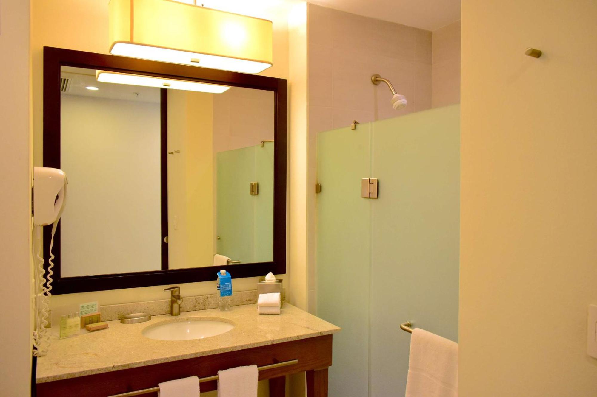 Hampton Inn By Hilton Ciudad Del Carmen Exterior photo